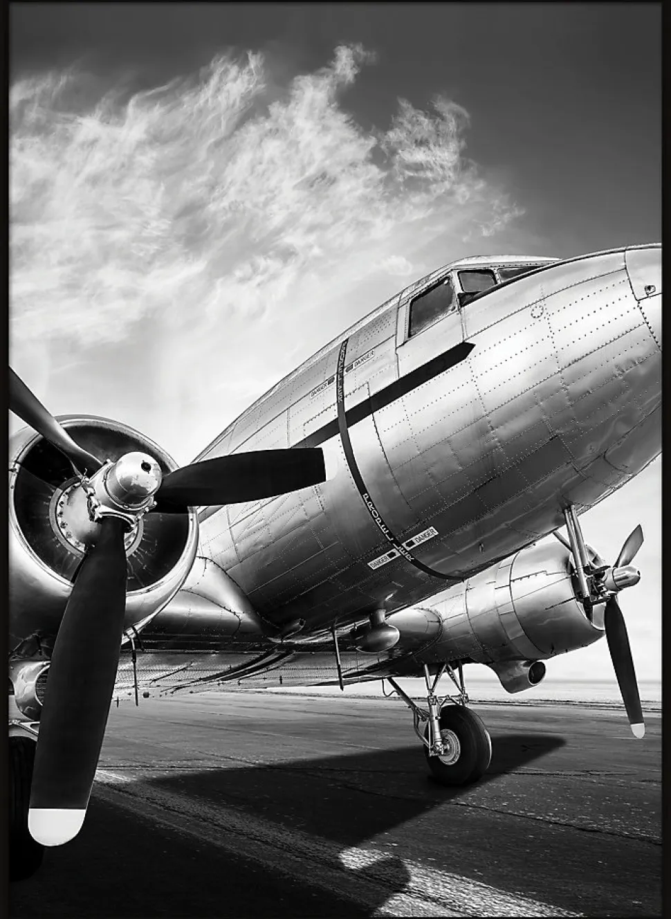 Affiche avion noir et blanc L.50 x H.70cm Dada Art