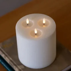Bougie pilier LED Luca 3 flammes 15 x 15 cm.