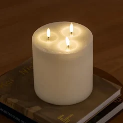 Bougie pilier LED Luca 3 flammes 15 x 15 cm.
