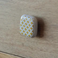 Bouton de meuble carré Beloen jaune l.4.1cm x h.4.1cm x p.1.9cm