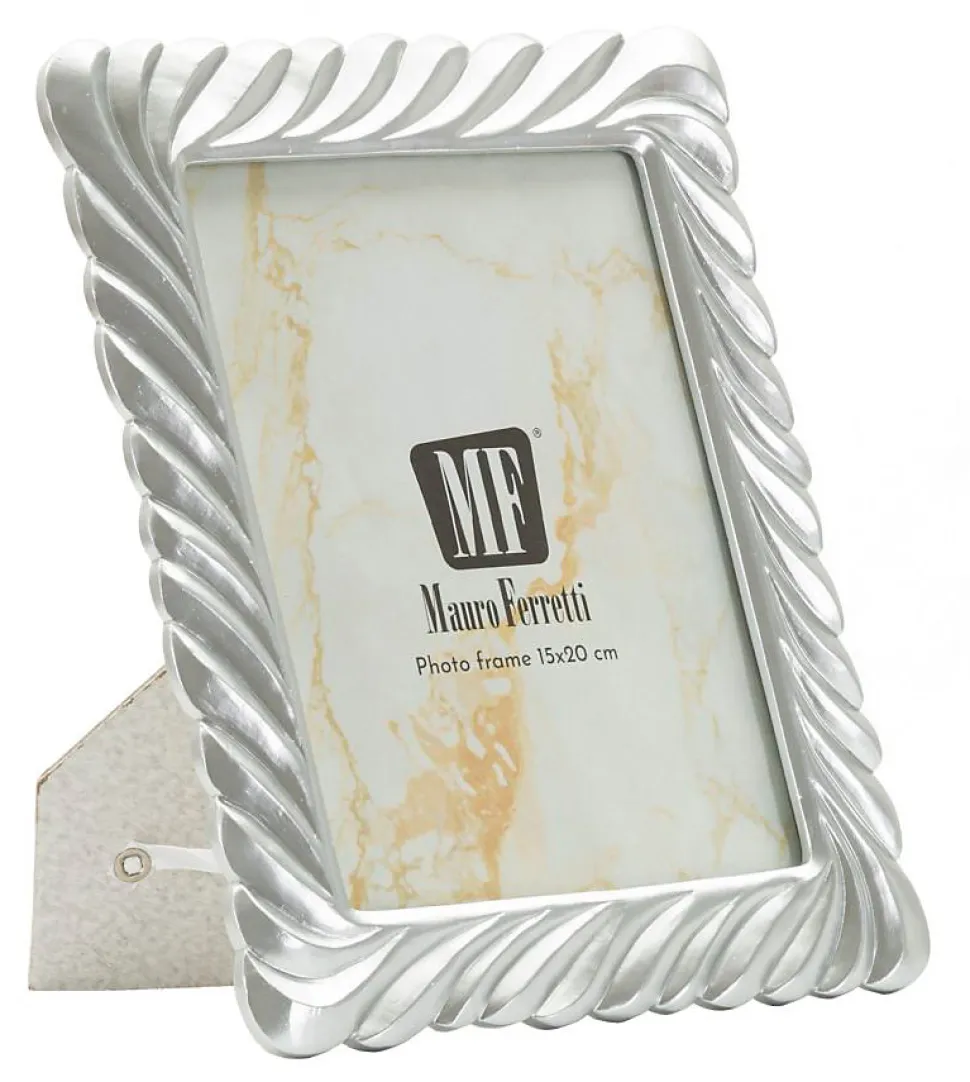 Cadre en résine argentée 21,3x1,5x26,3 cm (mesure intérieure 15x20 cm)