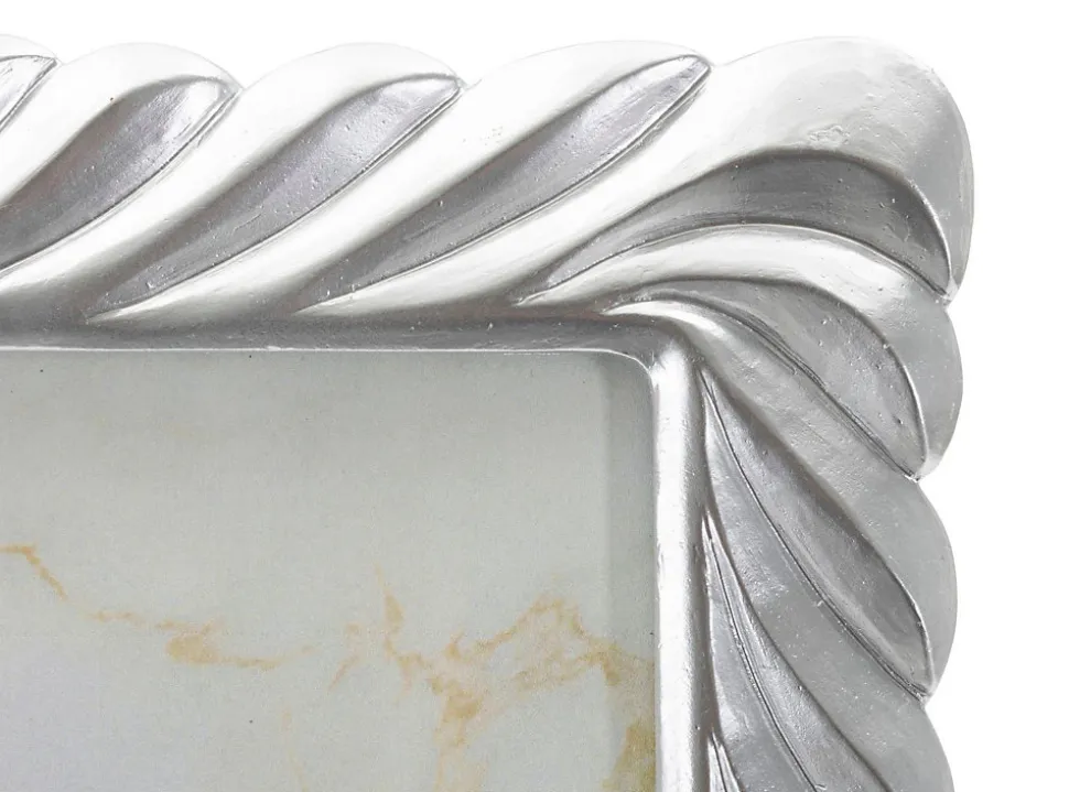 Cadre en résine argentée 21,3x1,5x26,3 cm (mesure intérieure 15x20 cm)