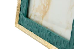 Cadre en résine verte 20,3x2x25,3 cm (mesure intérieure 15x20 cm)