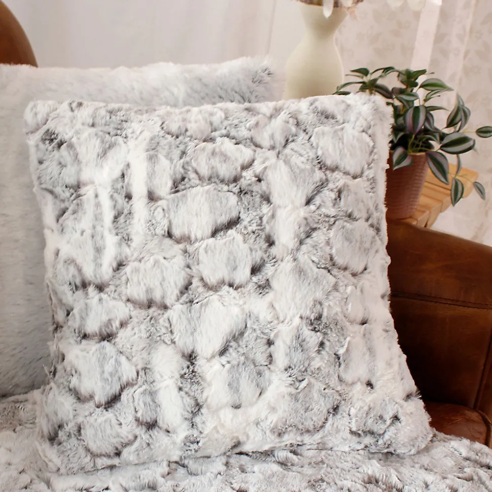 Coussin à poils doux LENVIK - 40 x 40 cm