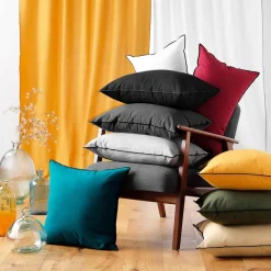 Coussin avec surjet en coton recyclé (50x50 cm - Bordeaux)