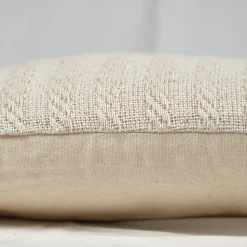 Coussin carré 40 x 40 cm en coton brodé en lignes beige - TWINKLE