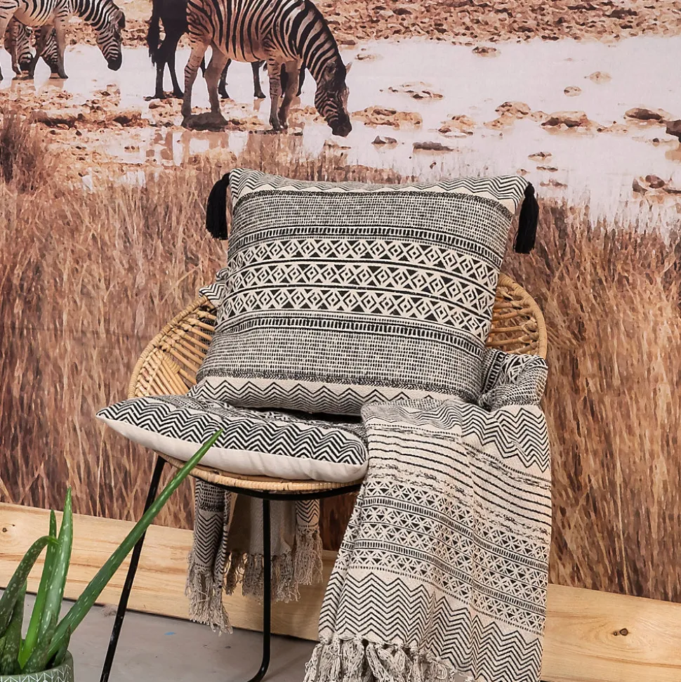 Coussin carré imprimé pompons Africa L.45 x l.45cm Deco&co