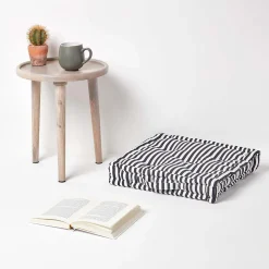 Coussin de sol noir - fines rayures - 50 x 50 cm - HOMESCAPES