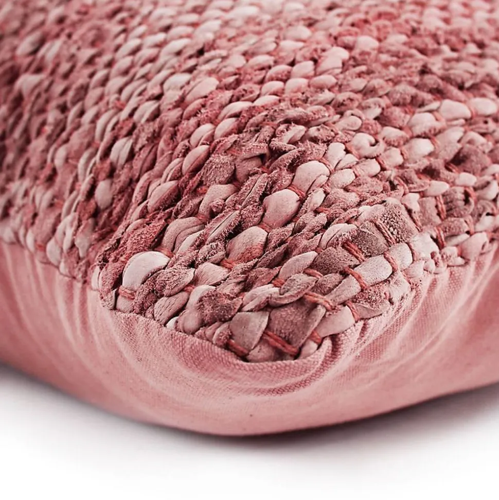 Coussin en cuir tressé rose poudré 60x40
