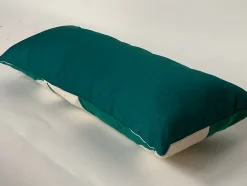 Coussin motif géométrique vert et blanc l.70 x h.30 cm