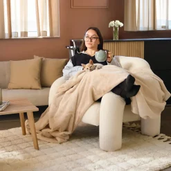 Couverture, plaid polaire, jeté de canapé 150 x 200 cm Cosy ultra doux - 100% Polyester - Beige - Vivezen