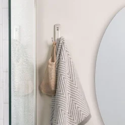 Double crochet de salle de bain à coller chromé Command