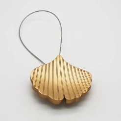 Embrasse à rideaux aimantée coquillage en bois patiné doré, Madeco Ginko