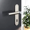Ensemble poignée sur plaque rond serrure GoodHome Brigg effet chrome et nickel satin gris L.132mm x l.40mm entraxe 165mm