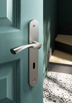 Ensemble poignée sur plaque rond serrure GoodHome Breage effet nickel satin gris L.120.5mm x l.40mm entraxe 195mm