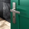 Ensemble poignée sur plaque rectangulaire serrure GoodHome Kerver effet nickel satin gris L.128mm x l.42mm entraxe 165-195mm