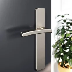 Ensemble poignée sur plaque rectangulaire GoodHome Irvil effet nickel satin gris L.126.5mm x l.42mm entraxe 165-195mm