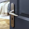 Ensemble poignée sur plaque Droit serrure GoodHome Mehaban effet nickel satin gris L.120mm x l.40mm entraxe 195mm
