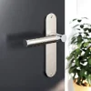 Ensemble poignée sur plaque rond GoodHome Brigg effet chrome et nickel satin gris L.132mm x l.40mm entraxe 165mm