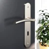 Ensemble poignée sur plaque rond serrure GoodHome Hirel effet nickel satin gris L.128mm x l.40mm entraxe 195mm