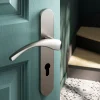Ensemble poignée sur plaque rondcylindre GoodHome Ruis effet nickel satin gris L.138.5mm x l.42mm entraxe 165-195mm