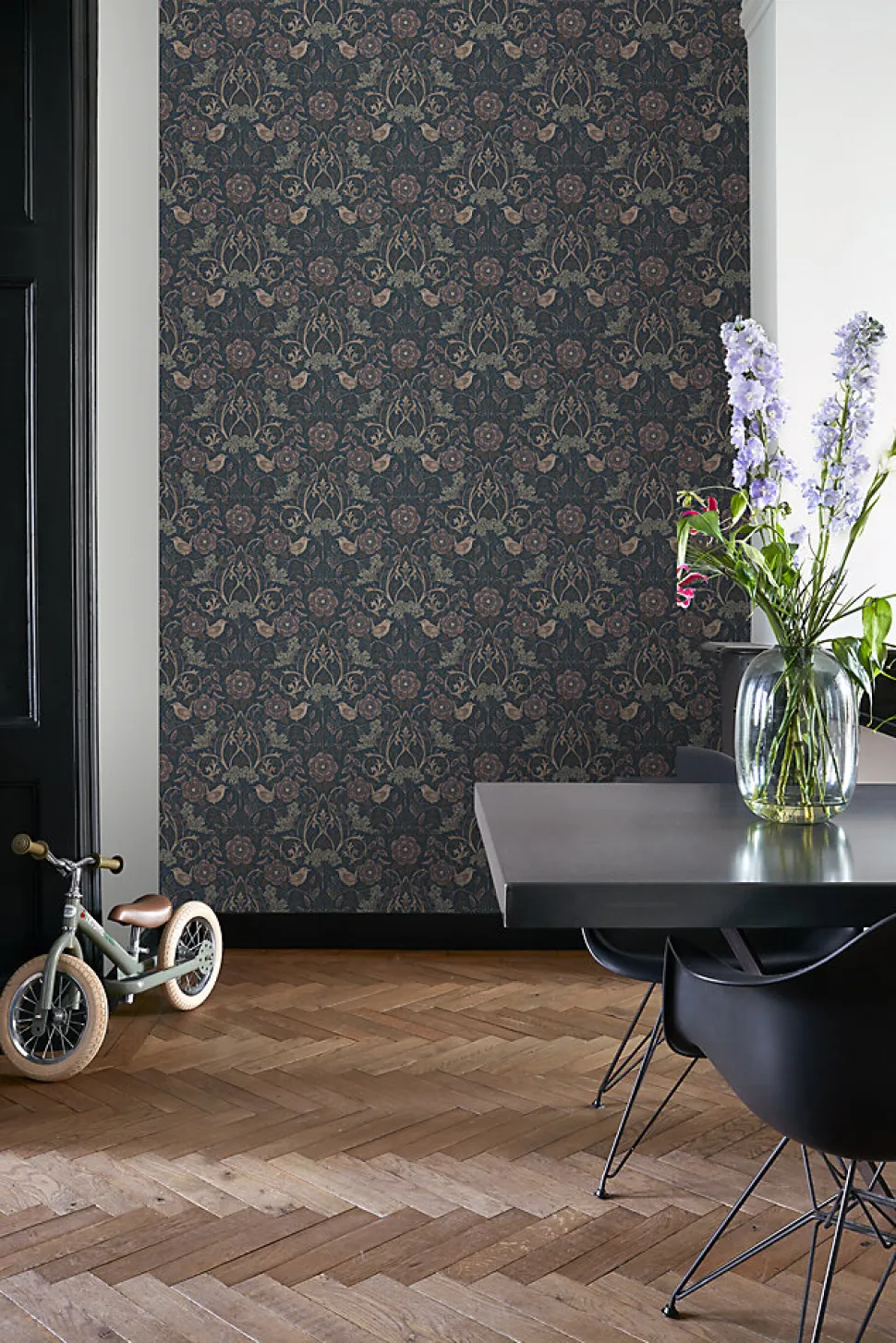 ESTAhome papier peint fleurs et oiseaux bleu foncé et vieux rose - 53 cm x 10.05 m - 139832
