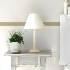 Frise adhésive autocollante 5 cm X 300 cm, décor chic baroque beige et marron clair.