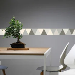 Frise adhésive grise abstraite 10x300 cm - Déco murale triangle symétrique grise, 10x300 cm