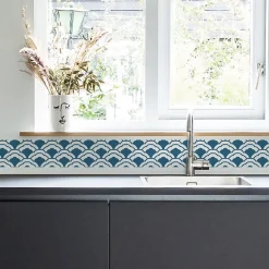 Frise adhésive Melbo 15 cm X 300 cm, autocollante, motifs éventails nuages bleu et blanc, décoration murale intérieure.