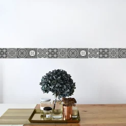 Frise adhésive 15x300 cm, style carreaux de ciment, gris blanc. Déco murale intérieure.