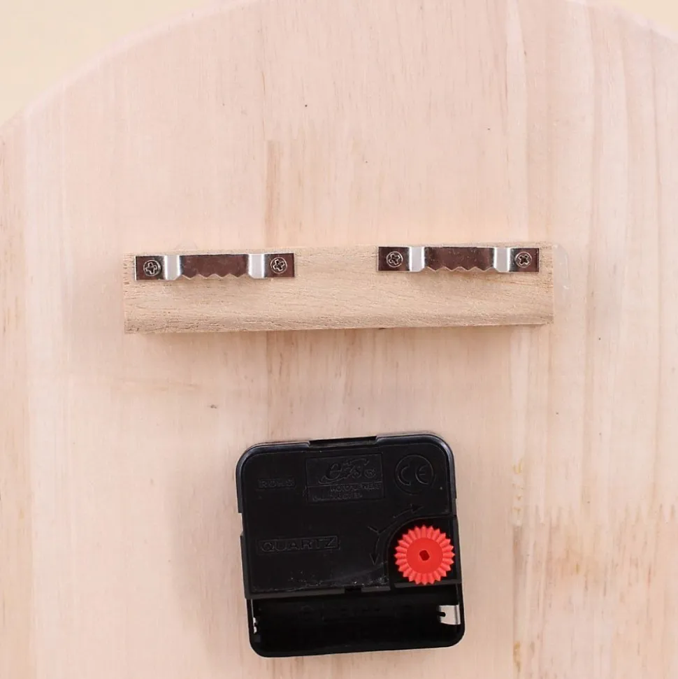 Horloge organique en bois 35x30cm