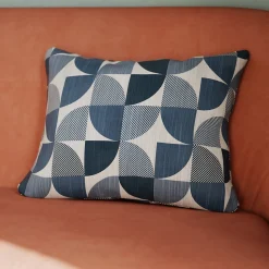 Housse de coussin 100% coton Peca imprimé géométrique bleu marine l.60 x H.40cm GoodHome