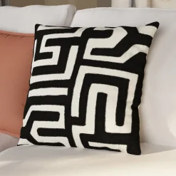 Housse de coussin en coton Manado imprimé géométrique noir et blanc l.45 x H.45cm GoodHome