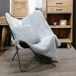 Lot de 2 coussins et 1 plaid en fausse fourrure gris givré doux - LEVY