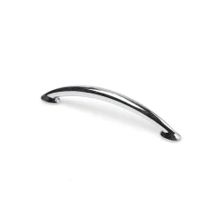Manche en Zamak finition chrome brillant, dimensions: 110x10x23mm et inserts: 96mm-