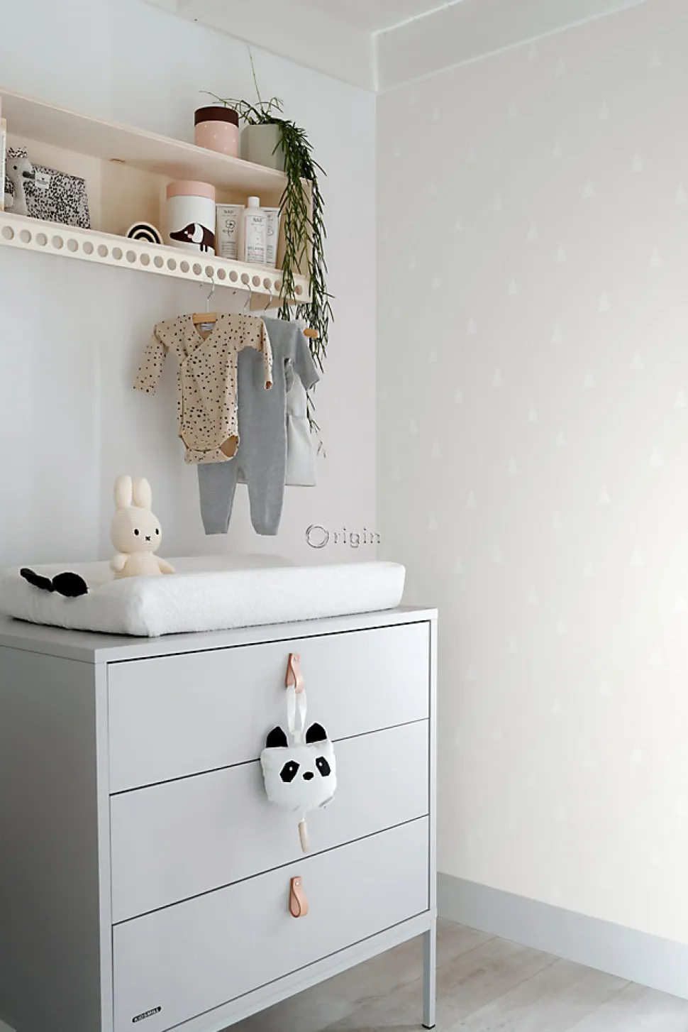 Origin Wallcoverings papier peint triangles graphiques gris chaud grisé brillant - 53 cm x 10.05 m - 347700