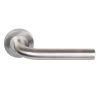 Paire de poignées KLOSE besser sur rosaces "Elsa en L" - Inox 304 - Sans rosaces de fonction