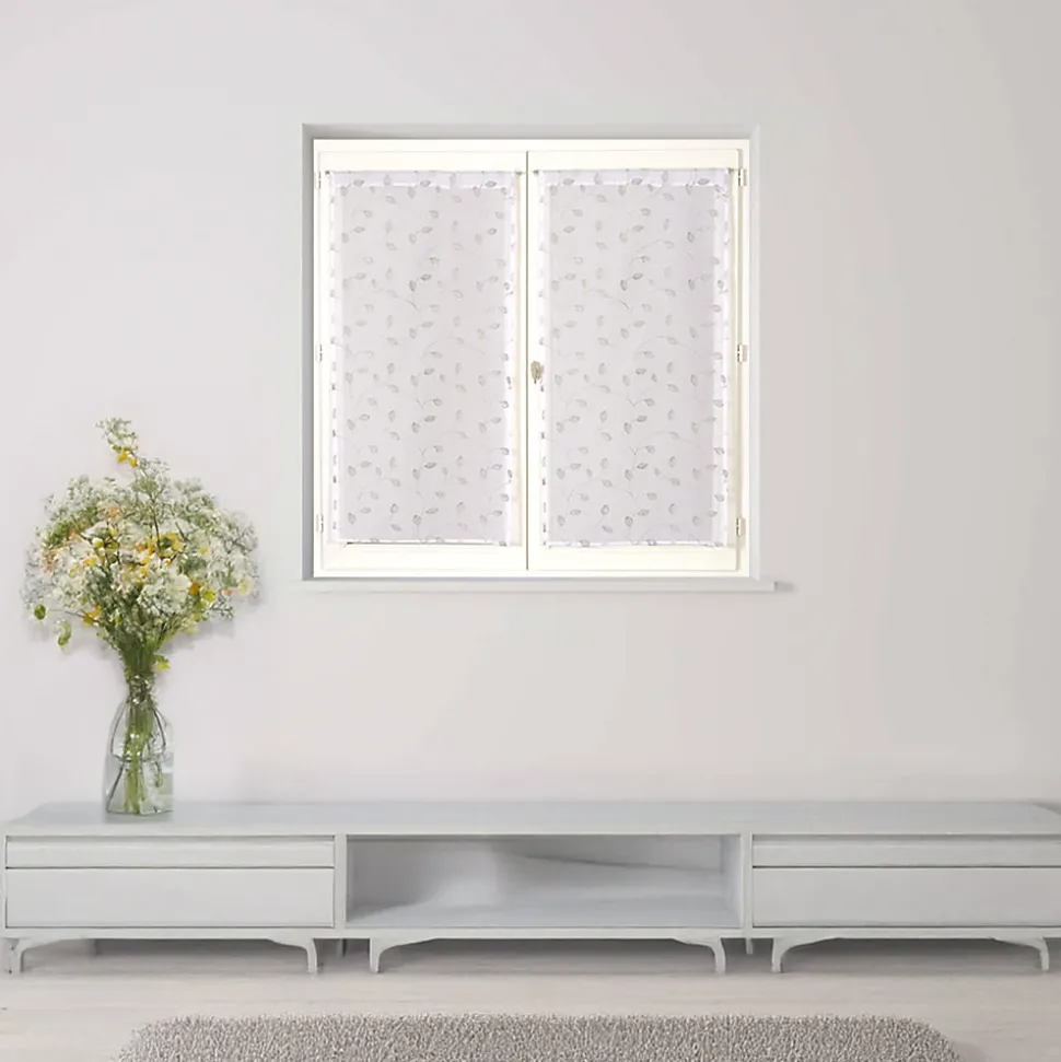 Paire de voilages brodés feuilles gris 60x160cm, finition passe-tringle.