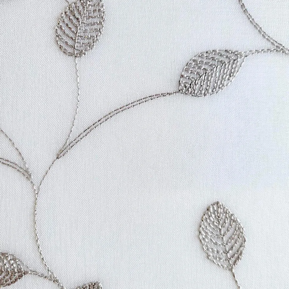 Paire de voilages brodés feuilles gris 60x160cm, finition passe-tringle.