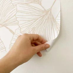 Papier peint adhésif gingko sable et blanc en vinyle lavable et amovible - 1 rouleau 50x300 cm - Decochic