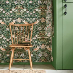 Papier peint intissé Strawberry thief imprimé fleurs, oiseaux vert L.1000 x l.52cm William Morris