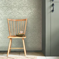 Papier peint intissé Strawberry thief imprimé fleurs, oiseaux effet métalisé vert sauge L.1000 x l.52cm William Morris