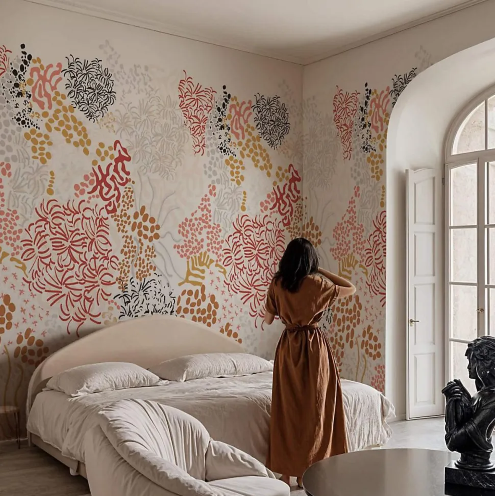 Papier peint sobre illustrant fleurs et feuilles abstraites - 510x260 cm (l x h)