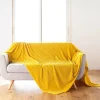 Plaid 180 x 220 cm en flanelle relief uni Modèle ARYA Coloris Jaune