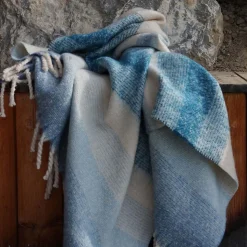 Plaid aspect mohair 100% polyester recyclé 70x180 cm HYGGE Rayé bleu
