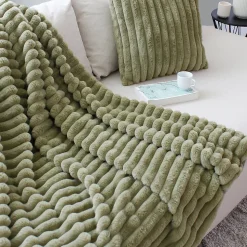 Plaid côtelé olive effet fourrure Matisse - 125x150cm - Vert olive