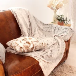 Plaid tendance en imitation fourrure (130x160 cm - Taupe)