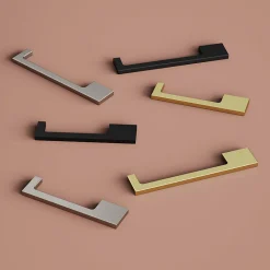 Poignée de meuble Droit GoodHome Skej aluminium effet laiton satin doré l.158mm x l.7mm x H. 30mm entraxe 128mm