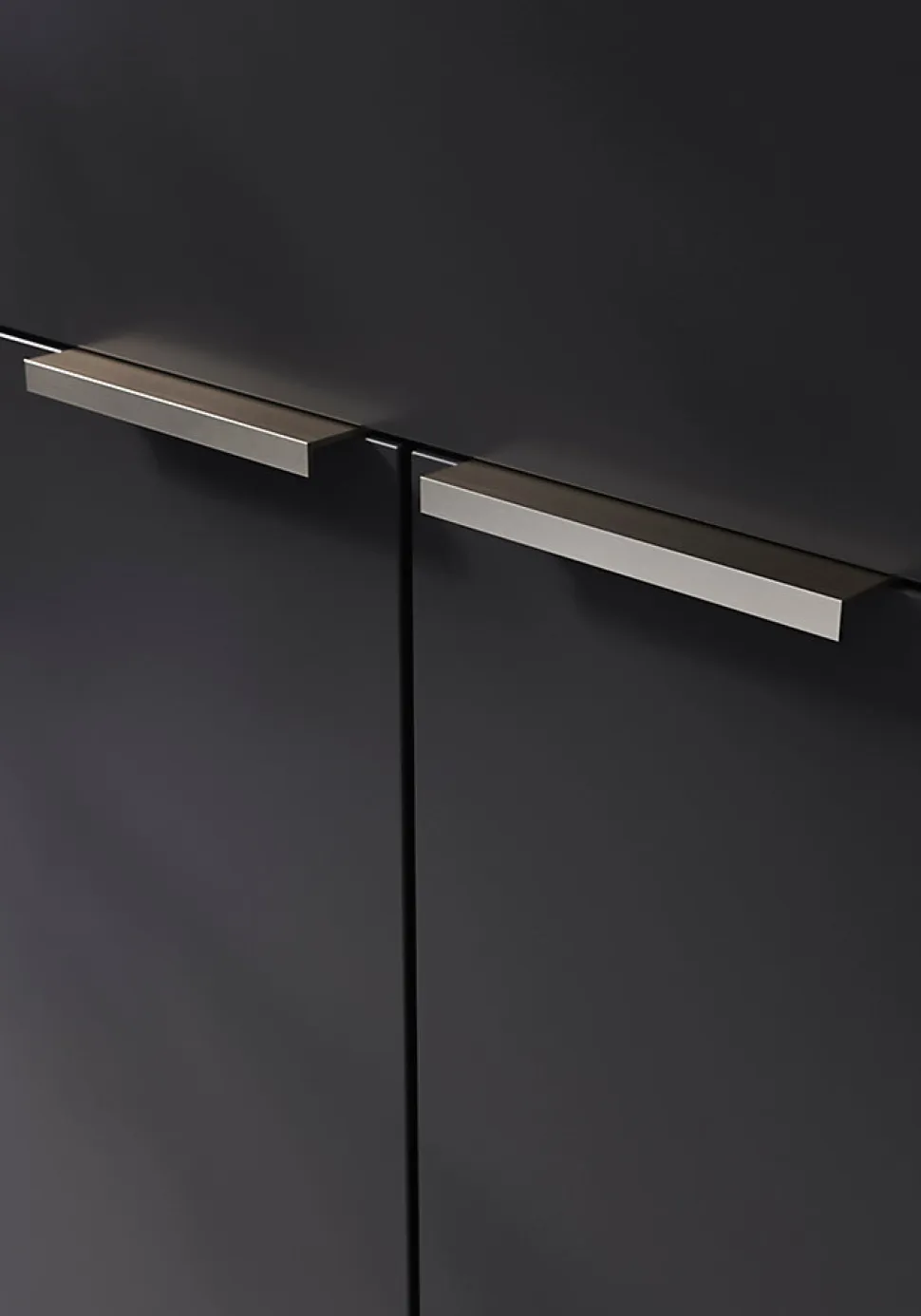 Poignée de meuble Incurvé GoodHome Skej aluminium effet nickel satin gris l.120mm x l.19mm x H. 35mm entraxe 96mm