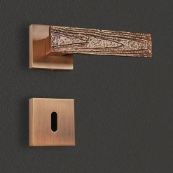 Poignée de porte design à clé finition aspect or brossé Olivia - KATCHMEE